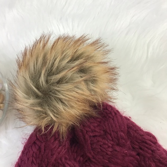Crochet Knit Beanie Hat Faux Fur Pom Pom Burgundy - Picture 6 of 7